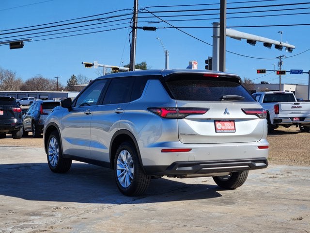 2026 Mitsubishi Outlander ES