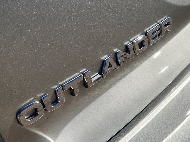 2026 Mitsubishi Outlander ES