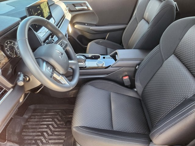 2026 Mitsubishi Outlander ES