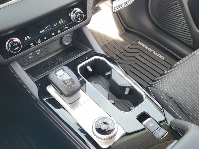 2026 Mitsubishi Outlander ES