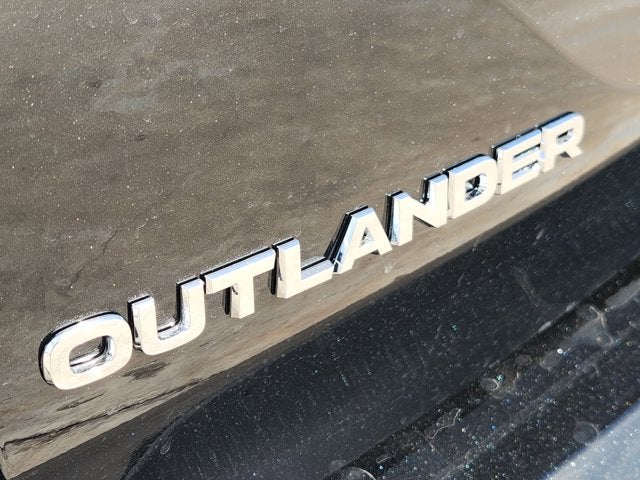 2026 Mitsubishi Outlander ES