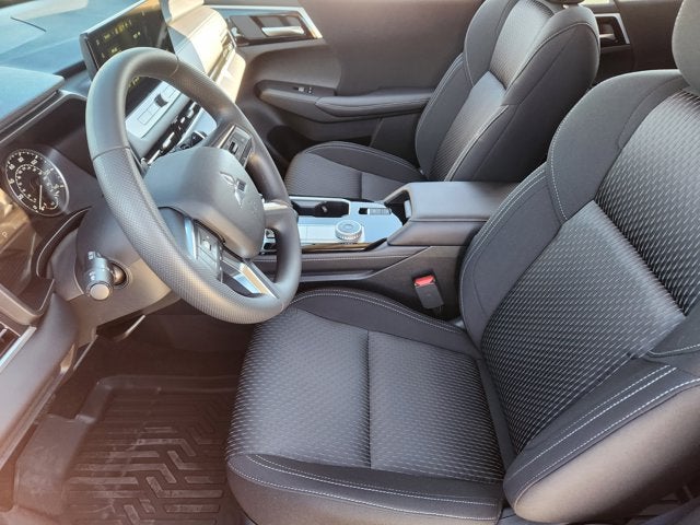 2026 Mitsubishi Outlander ES