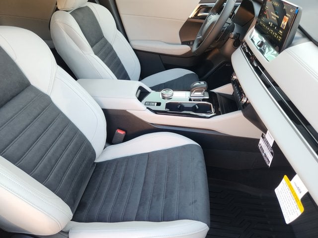 2025 Mitsubishi Outlander Base