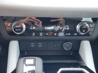 2025 Mitsubishi Outlander Base