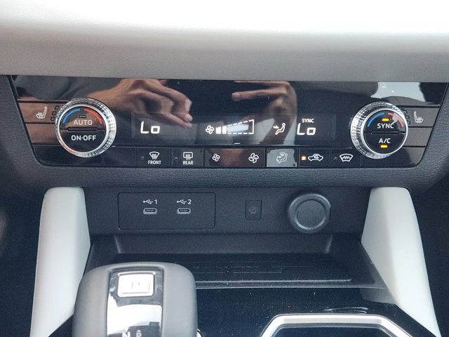 2025 Mitsubishi Outlander Base