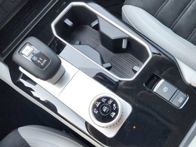 2025 Mitsubishi Outlander Base