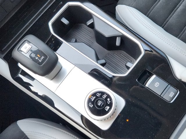 2025 Mitsubishi Outlander Base