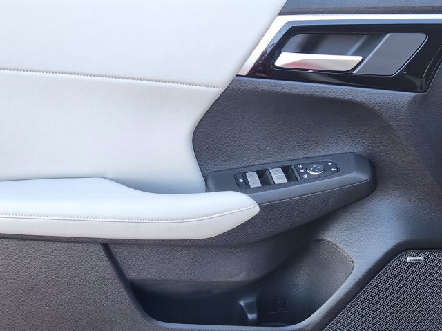 2025 Mitsubishi Outlander Base