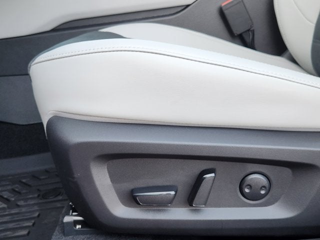 2025 Mitsubishi Outlander Base