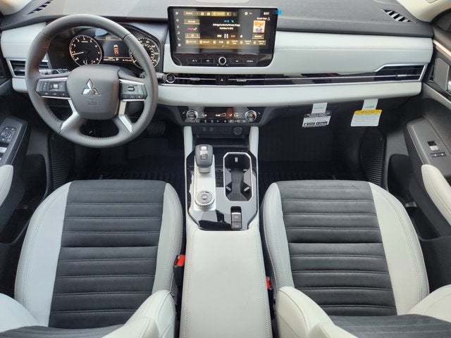 2025 Mitsubishi Outlander Base