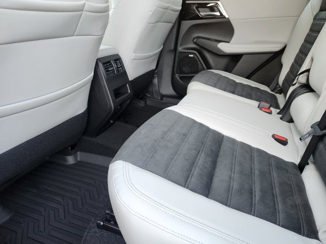 2025 Mitsubishi Outlander Base