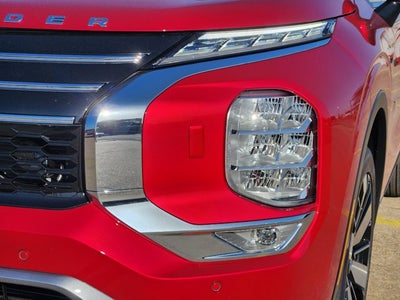 2025 Mitsubishi Outlander Base