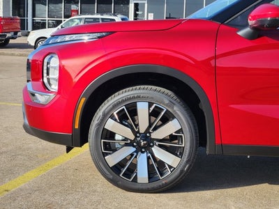 2025 Mitsubishi Outlander Base