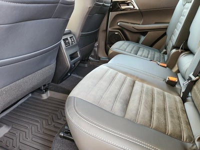 2025 Mitsubishi Outlander SE