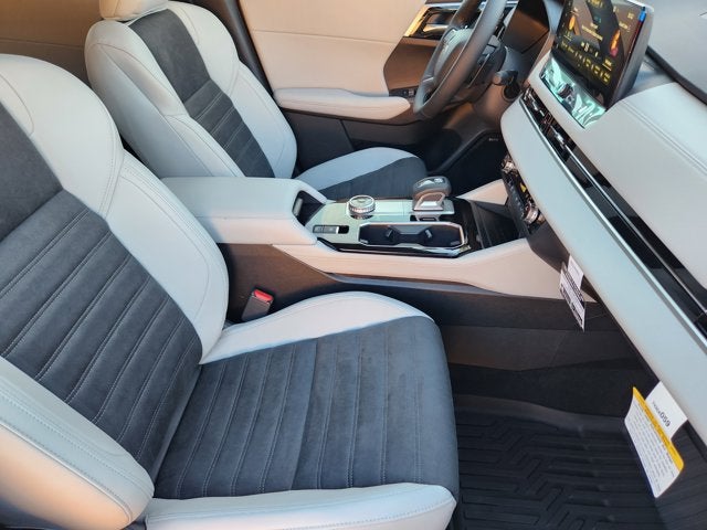 2025 Mitsubishi Outlander Base