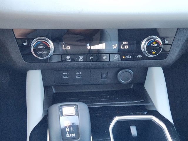 2025 Mitsubishi Outlander Base