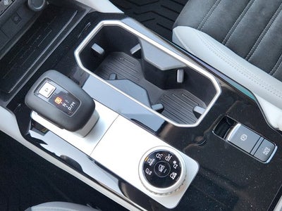 2025 Mitsubishi Outlander Base