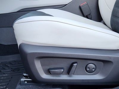 2025 Mitsubishi Outlander Base