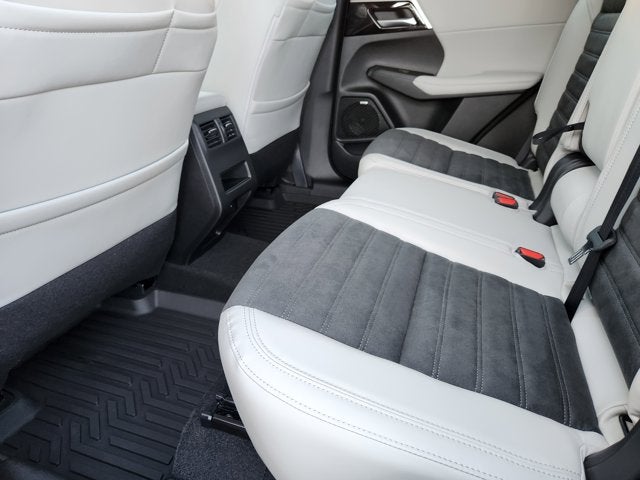 2025 Mitsubishi Outlander Base