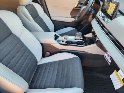 2025 Mitsubishi Outlander Base