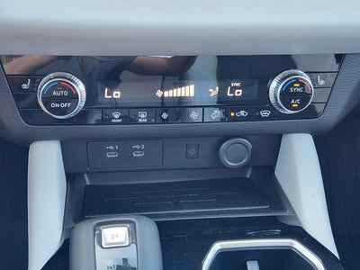 2025 Mitsubishi Outlander Base