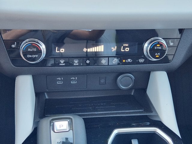 2025 Mitsubishi Outlander Base