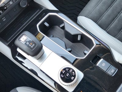 2025 Mitsubishi Outlander Base