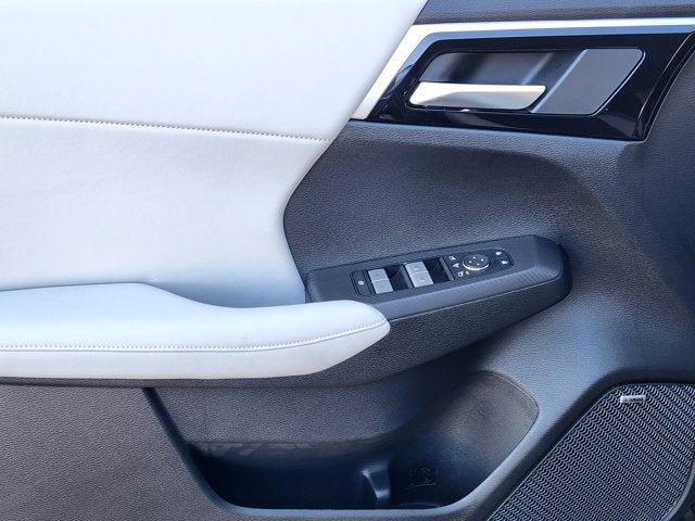 2025 Mitsubishi Outlander Base