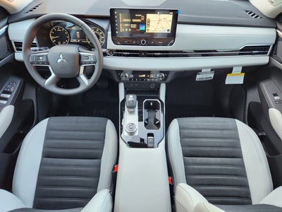 2025 Mitsubishi Outlander Base