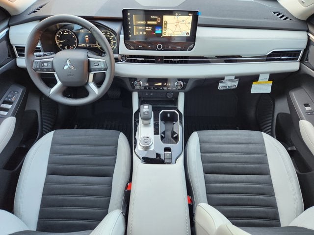 2025 Mitsubishi Outlander Base