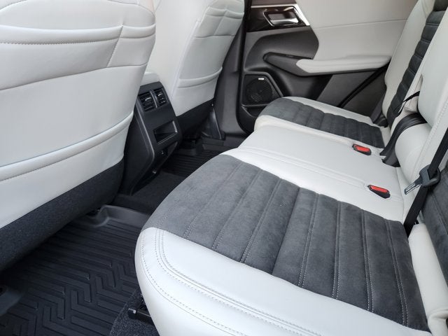 2025 Mitsubishi Outlander Base