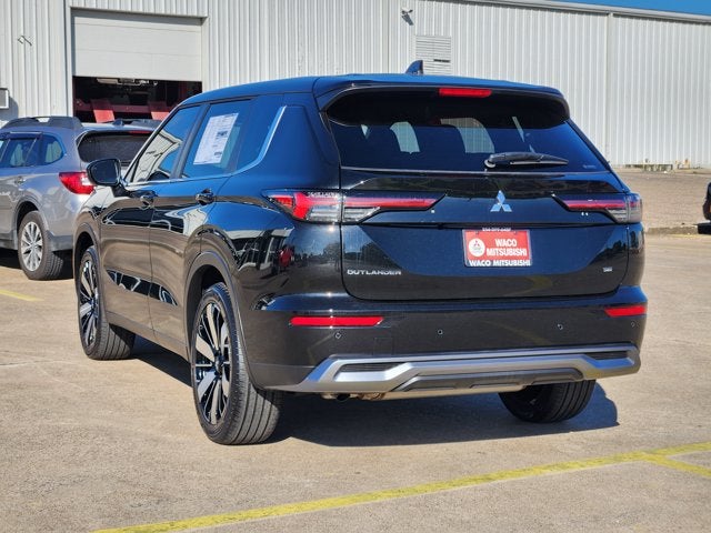 2025 Mitsubishi Outlander Base