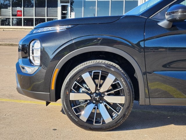 2025 Mitsubishi Outlander Base