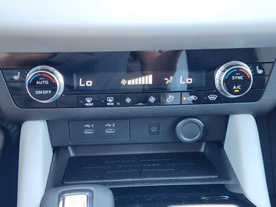 2025 Mitsubishi Outlander Base