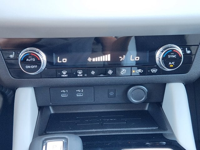 2025 Mitsubishi Outlander Base