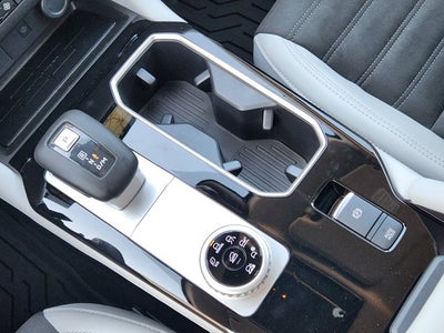 2025 Mitsubishi Outlander Base