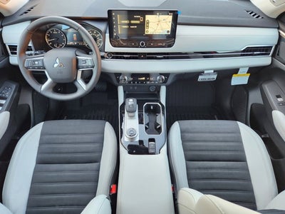 2025 Mitsubishi Outlander Base