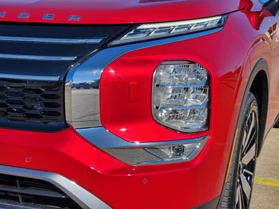 2025 Mitsubishi Outlander Base