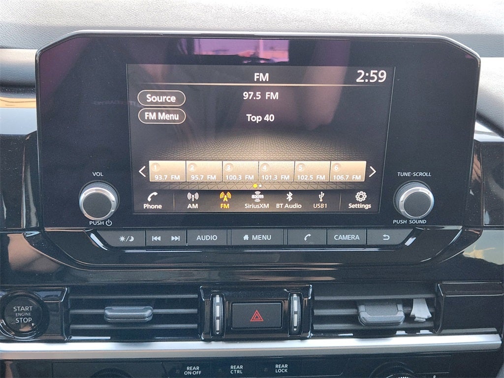 2025 Nissan Pathfinder SV