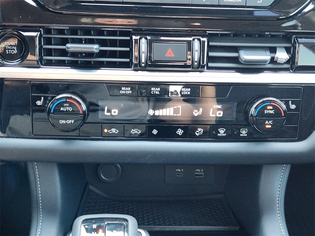 2025 Nissan Pathfinder SV