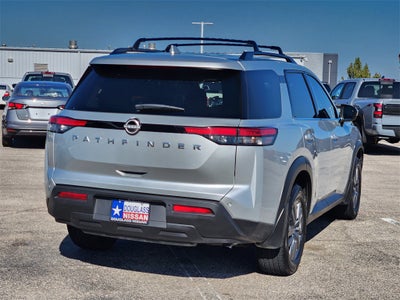 2025 Nissan Pathfinder SV
