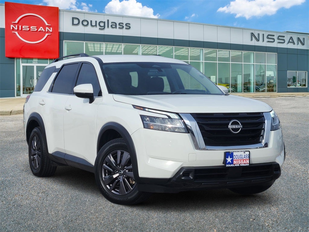 2022 Nissan Pathfinder SV