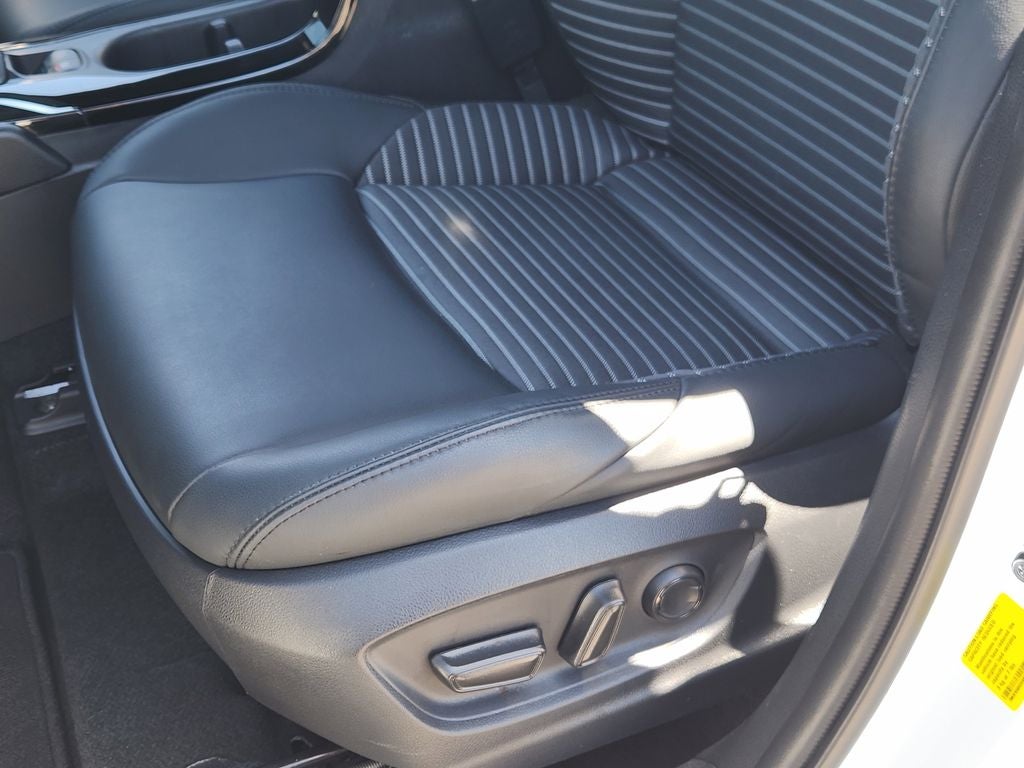 2025 Toyota Corolla Cross Hybrid XSE